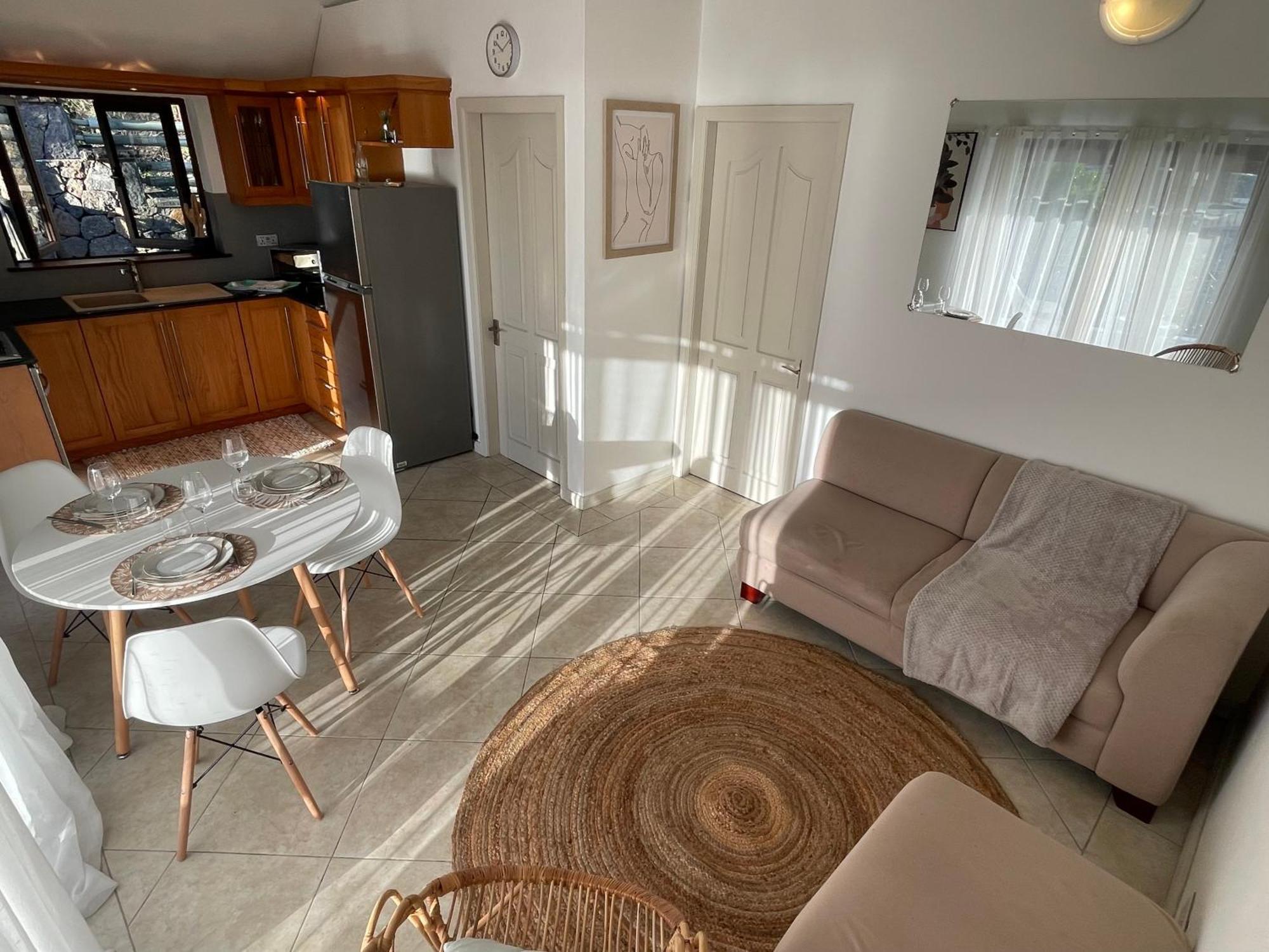 Sunset View Apartment Rivière Noire Екстериор снимка