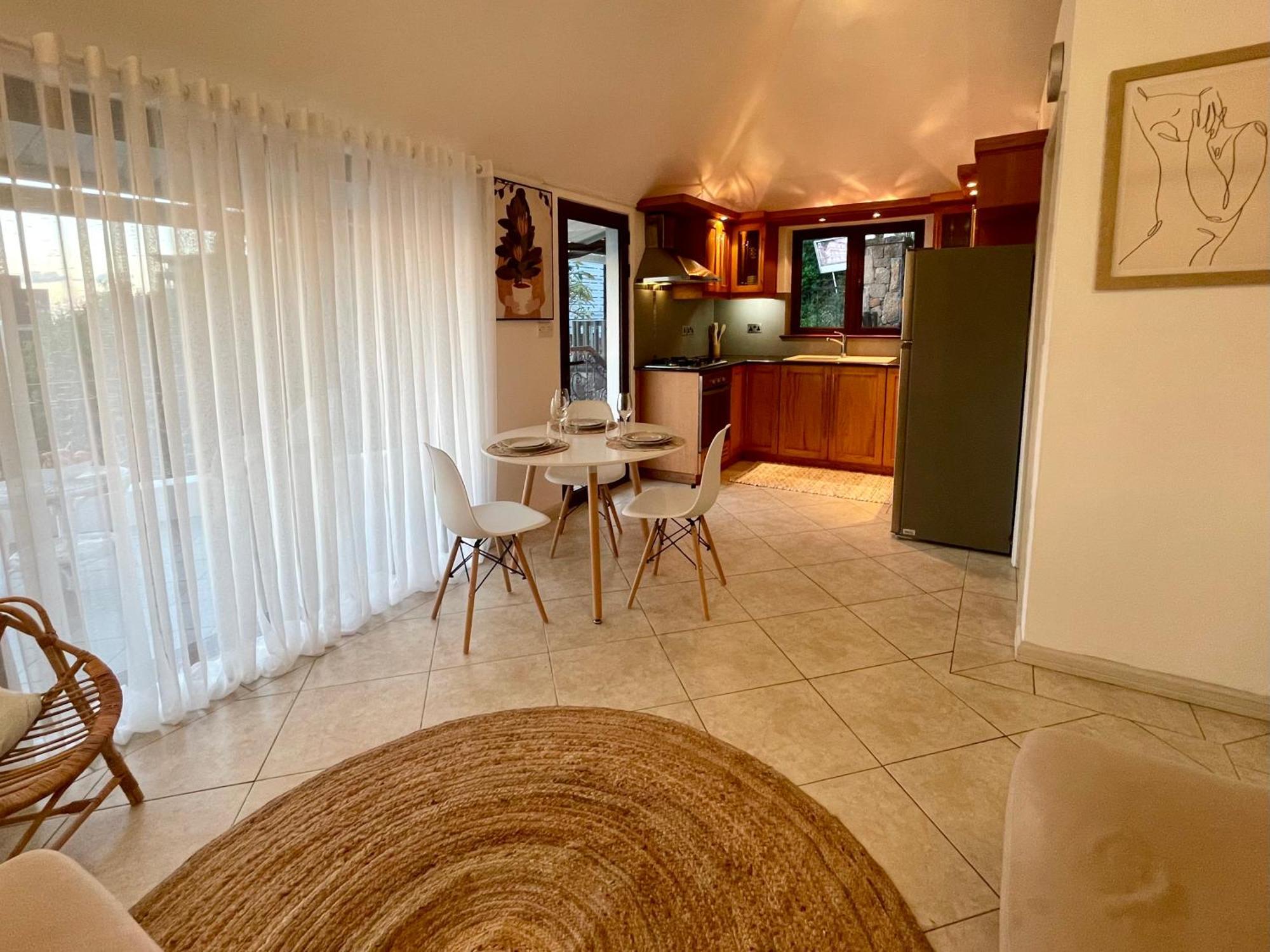 Sunset View Apartment Rivière Noire Екстериор снимка