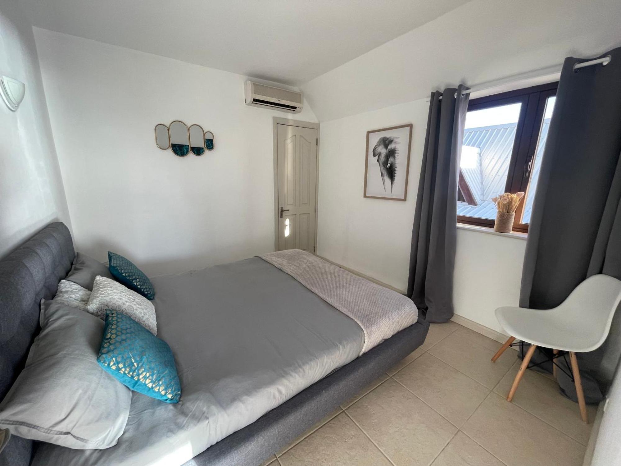 Sunset View Apartment Rivière Noire Екстериор снимка